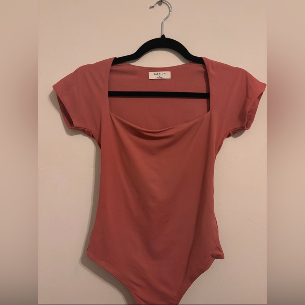 Aritzia • contour square neck short sleeve bodysuit